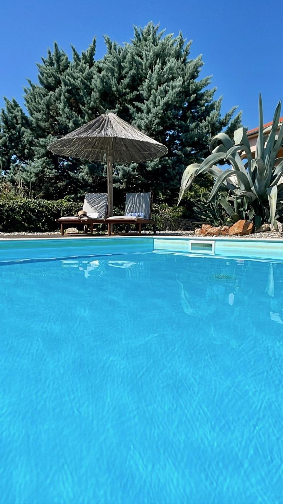 Cimic Villa *